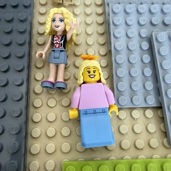 Lego Sand Baseplate 10"x10" 32x32 3 Minifigs 10 Misc Sized Baseplates LOT - Picture 2 of 5